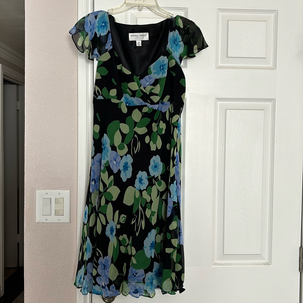 Donna Ricco floral knee-length dress with flutter cap sleeves - 12P